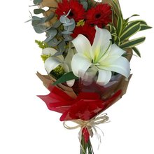 Ramalhete de Lírio e Gérbera Vermelha 