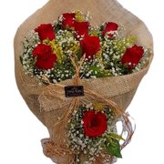 Bouquet com 8 rosas rustico especial