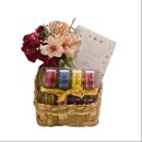 Cesta Dia das Mães com Flores e Macarons
