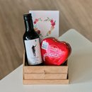 Cesta Dia dos Namorados Vinho e Chocolate Lindt 