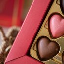 Cesta Dia dos Namorados Rosas e Chocolate Kopenhagen