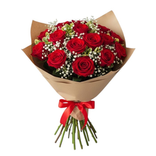 Buquê Luxo Italia 8 Rosas Vermelhas com Folhagem