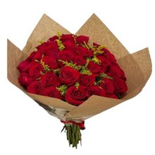 Mega Buquê de 50 Rosas Vermelhas com Tango