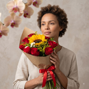 Buquê Rosas Vermelhas Com Único Girassol