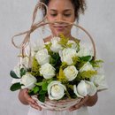 Cesta com 24 Rosas Brancas
