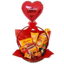 Cesta de Café da Manhã com Balão Parabéns