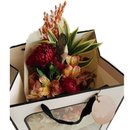 Buquê de flores e chocolate