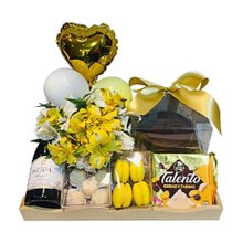 Cesta Aniversário Especial com Bolo e Espumante