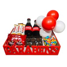 Cesta Aniversário Chocolates e Doçuras