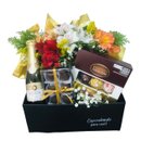 Cesta Especial de Flores e Chocolates 