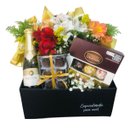 Cesta Especial de Flores e Chocolates 