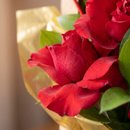 Arranjo de Rosas Vermelhas Romântico