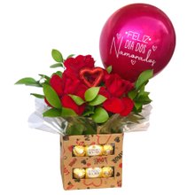 Cesta Arranjo de Rosas Vermelhas e Balão