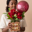 Cesta Arranjo de Rosas Vermelhas e Balão