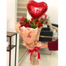 Buquê com 5 Rosas, Balão de Coração e Pick Decorativo