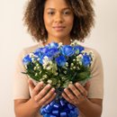 Buquê Zoe com Rosas Azuis