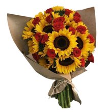 Buquê Aya Rosas e Girassóis