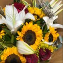 Buquê de Girassóis com Rosas e Lírios