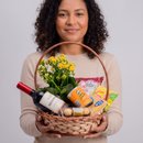 Cesta de Vinho com Flores Pequena