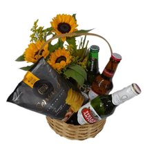 Cesta de Cervejas com Arranjo de Girassol