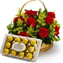 Cesta de Rosas Vermelhas com Ferrero 