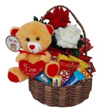 Linda Cesta de Chocolates com Ursinho 