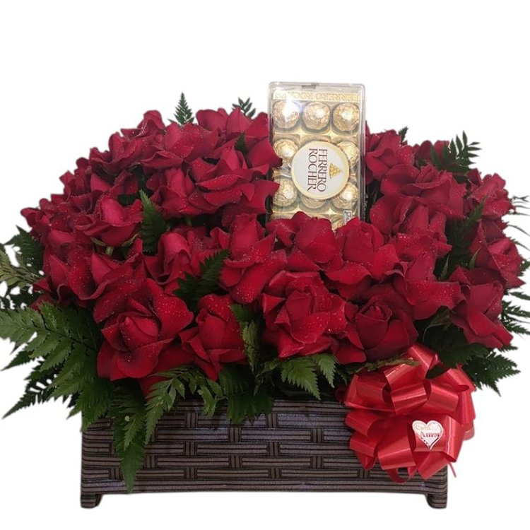 Arranjo 50 Rosas Especiais e Ferrero Rocher