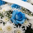 Coroa De Flores Redonda Branca e Azul