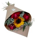 Buquê 4 Rosas e 1 Girassol