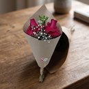 Buquê 2 Rosas no Papel Kraft 