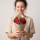 Buquê 2 Rosas no Papel Kraft 
