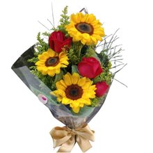 Buquê Mix de Rosas com Girassois 