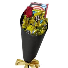 Cone de rosa e bombons 