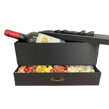 Caixa de vinho com petiscos