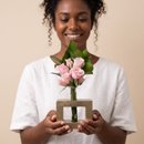 Mini Rosa Em Cubo Dourado