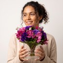 Arranjo Roxo e Rosa Em Vaso Quadrado