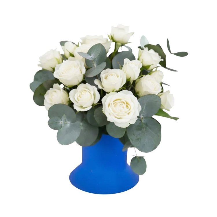 Rosas Spray Brancas no Vaso Azul Presente Elegante