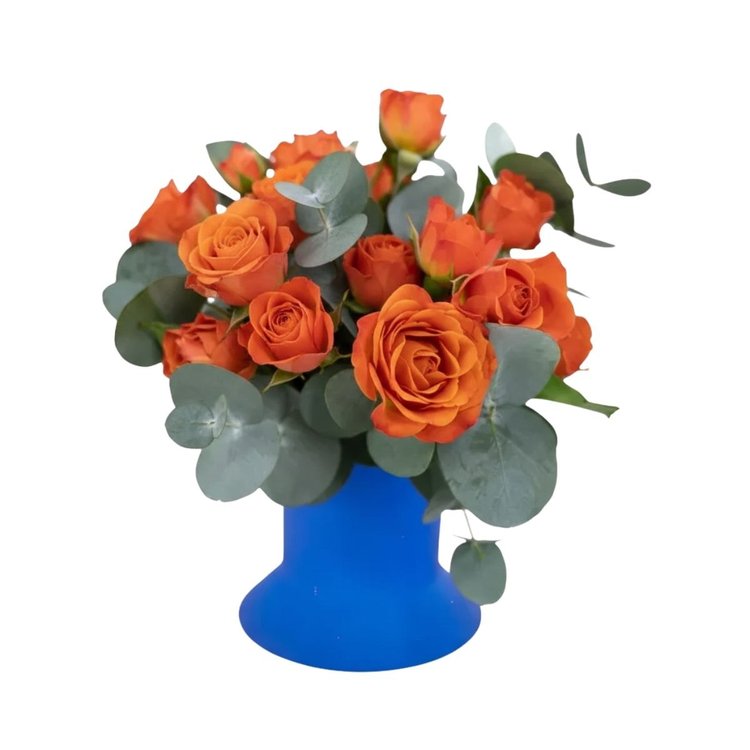 Rosas Spray Alaranjadas no Vaso Azul