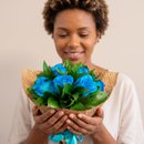 Buquê Aconchego com Rosas Azuis 