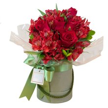 Arranjo de Rosas e Astromélias Vermelha Box Grenoble