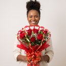 Buquê Tradicional de 12 Rosas Vermelhas 