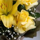 Arranjo de Lírios e rosas amarelas 
