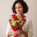 Buquê de 6 Rosas com Alstroeméria 