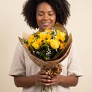 Buquê Radiante Rosas Amarelas e Girassol 