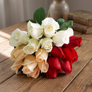 Elegante Buquê De 18 Rosas Mescladas