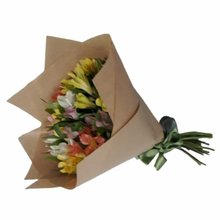 Bouquê de Astromélias Coloridas