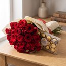 Buquê com 24 Rosas Vermelhas e Chocolates