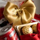 Cesta Parabéns Com Coca-Cola E Chocolates Red Gold 