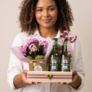 Cesta Aniversário Rosé Com Ferrero Rocher e Cervejas 