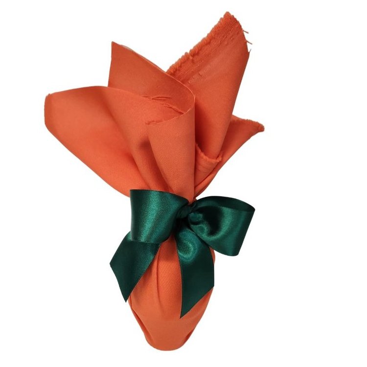 Ovo de Chocolate ao Leite  em Tecido Laranja